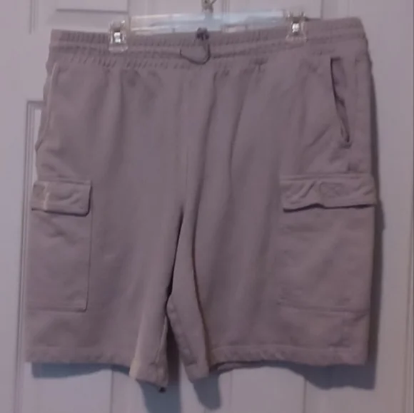 -- Off White Cargo Shorts - Picture 9 of 9